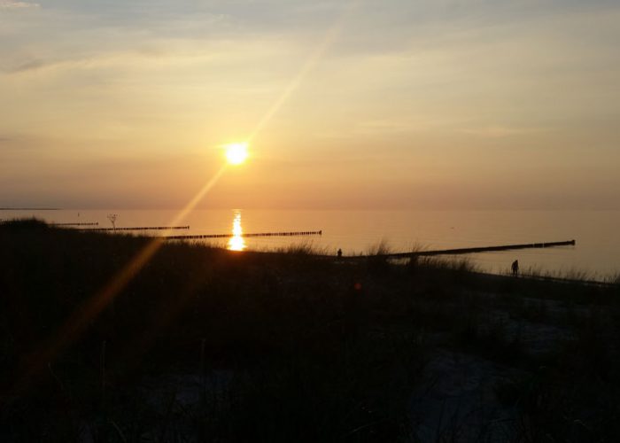 Zingst. Sonnenaufgang am Strand